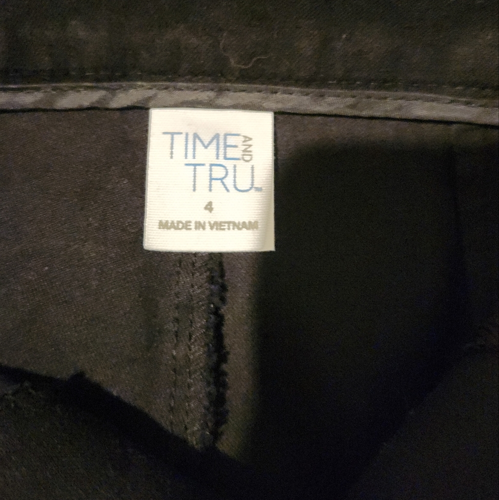 Time and Tru Capris - Picture 3 of 3